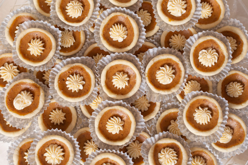 Mini pumpkin pie cookie cups