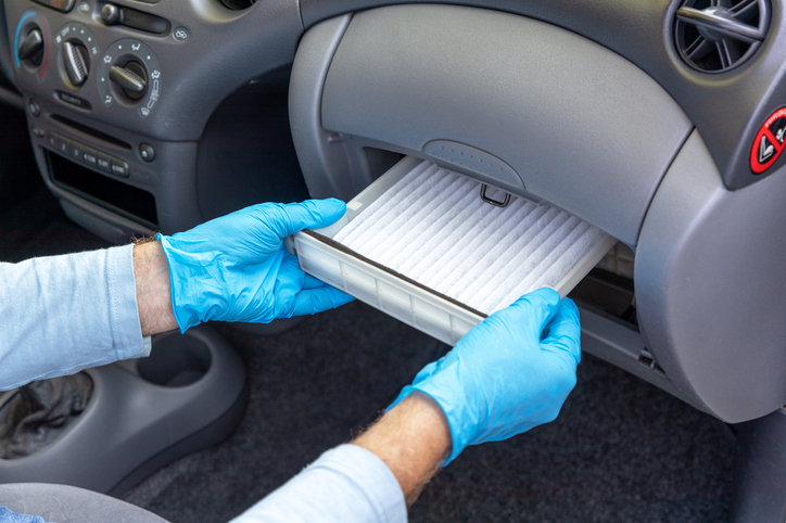 Replacing cabin pollen air filter for vehicle
